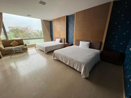 2 queen beds