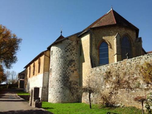 Hôtel Les Remparts (Hotel Les Remparts) in Nozeroy
