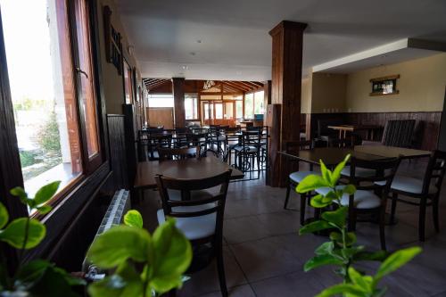 Restaurant, Hosteria Puerto San Julian in El Calafate