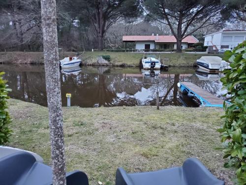 Van Camping Car gîte à louer Salignac