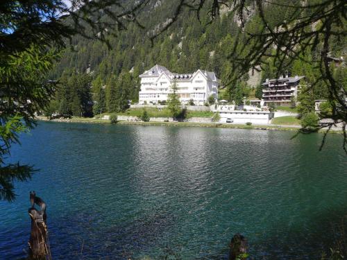 Apartment Alpes et Lac 28 by Interhome