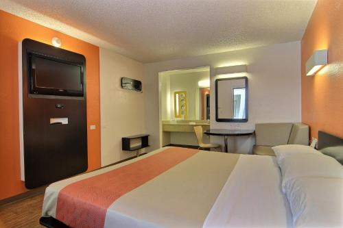 Motel 6-Albuquerque NM - Coors Road - image 8