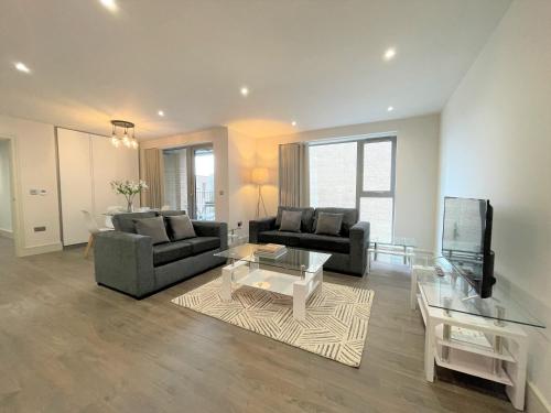 Spectacular 2 Bedroom Apartment In Great Location