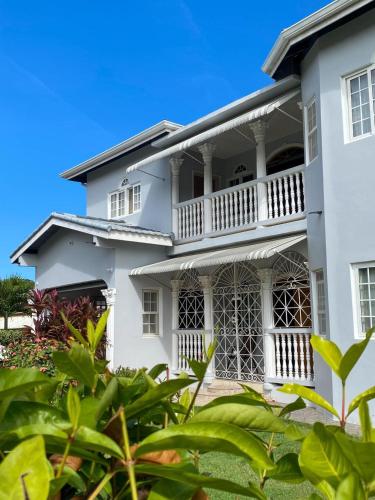 5-Bed Villa and pool in Runaway Bay Jamaica