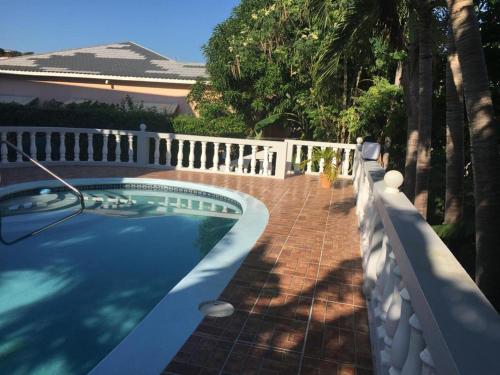 5-Bed Villa and pool in Runaway Bay Jamaica