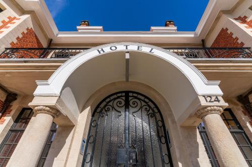 Hotel Villa Monte - 출입구