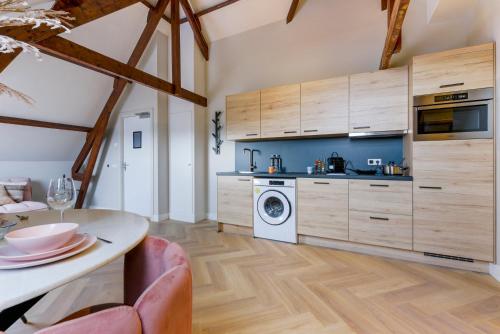 Kitchen, Novallure Short Stay Apartments in Leidschendam