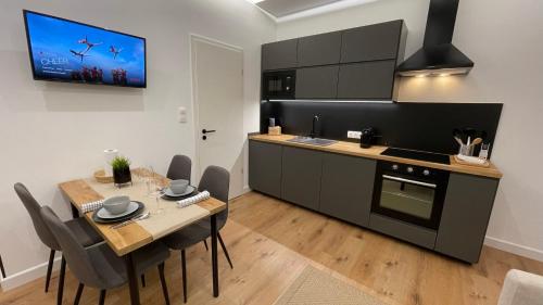 SípSix Apartment - modern 2 bedroom newly renovated flat with AC in Budapest city centre, Budapest