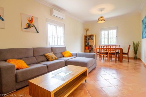 DRA001 Chalet con Piscina Privada y Jardin in Ayamonte