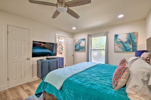 Lake Dayz Granbury Retreat with Private Dock!