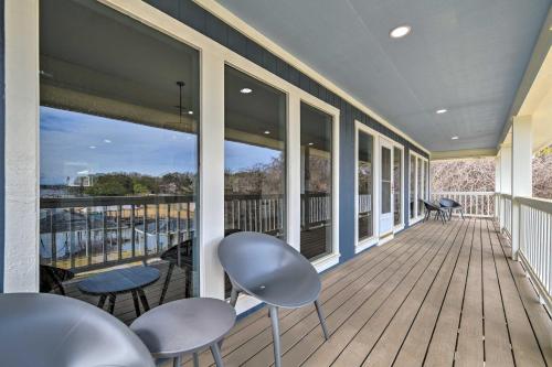 Lake Dayz Granbury Retreat with Private Dock!