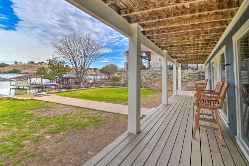 Lake Dayz Granbury Retreat with Private Dock!