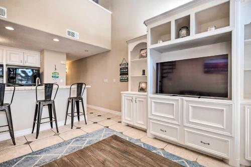Idyllic Montgomery Condo with Pool and Lake View! in Montgomery, USA