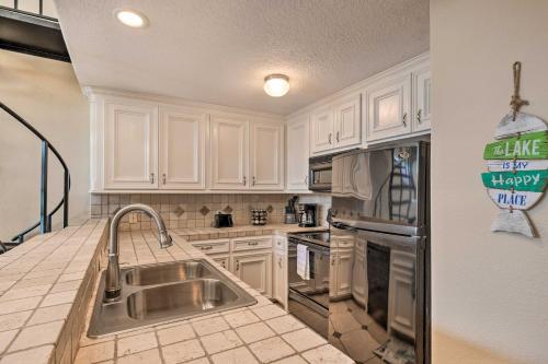 Idyllic Montgomery Condo with Pool and Lake View! in Montgomery, USA