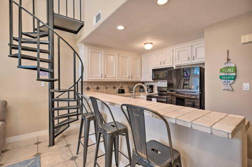 Idyllic Montgomery Condo with Pool and Lake View! in Montgomery, USA