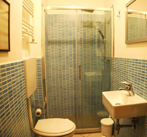 Standard Single Room with Shared Bathroom