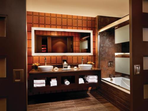 Golden Nugget Hotel & Casino Las Vegas, Las Vegas (photo 8)