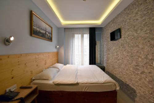 Budget Double Room image 3