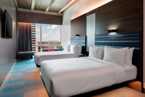 Aloft, Guest room, 2 Queen