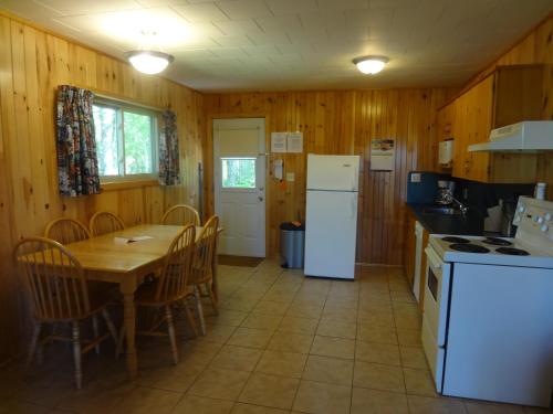 2 bedrooms, 4 beds
