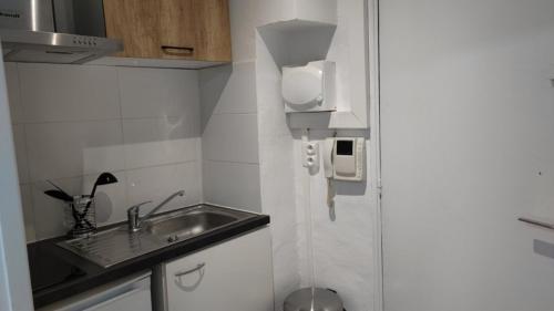 Kitchen, Appartement 5 - tout equipe - Carmes, Toulouse in Toulouse