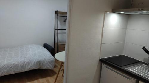 Kitchen, Appartement 5 - tout equipe - Carmes, Toulouse in Toulouse