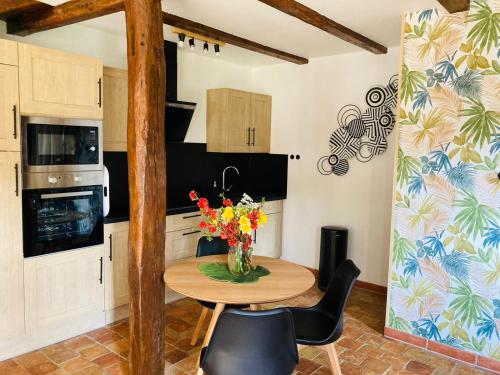 Maison de campagne avec cheminee et exterieur in Braux-Saint-Remy