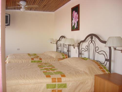 Hotel La Guaria Inn & Suites