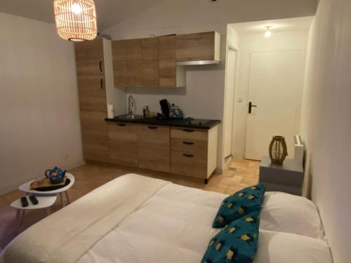 Létesítmények, Hébergements indépendants proches aéroport de Nantes Atlantique et centre ville de Nantes (Hebergements independants proches aeroport de Nantes Atlantique et centre ville de Nantes) near Nantes Atlantique repülőtér