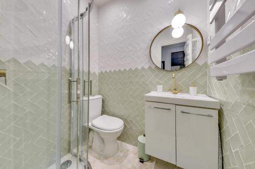 Bathroom, Parishomes - Elegant 2 pieces - La Defense - Champs Elysees in Colombes