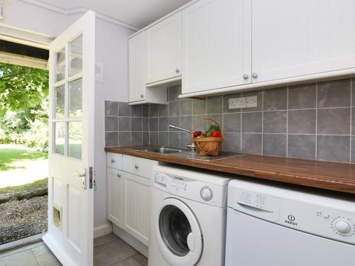 Trenouth Cottage - image 4