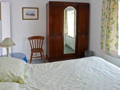Locks Cottage - image 10
