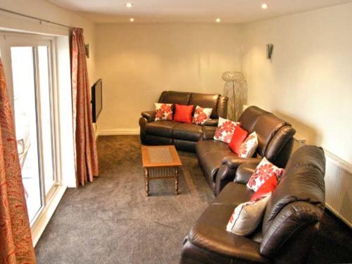 Hendre Aled Farmhouse - image 4