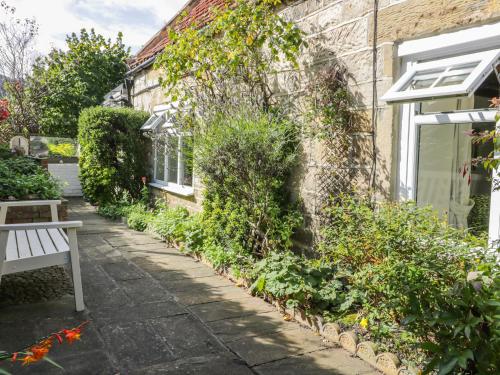 Lyndale Cottage - image 4