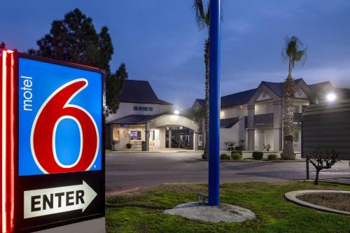 Motel 6-Buttonwillow, CA Central - Photo 1 of 25