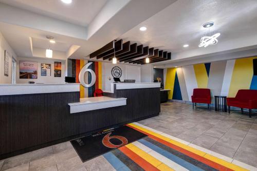 Lobby, Motel 6-Buttonwillow, CA Central in Buttonwillow (CA)