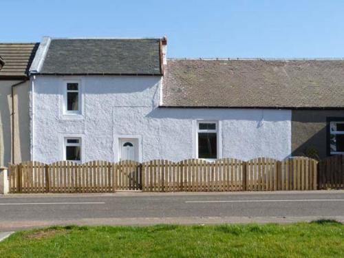 Sky Blue Cottage - Shotts