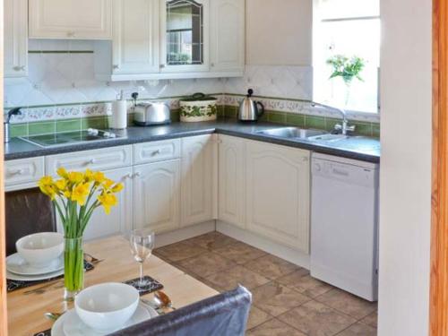 Elm Tree Cottage - image 12