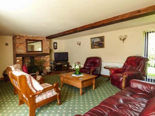 Mill Farm Barn - image 5