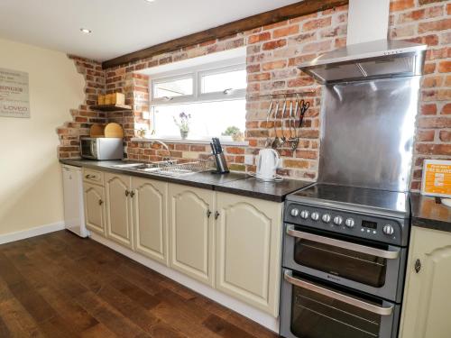 Ffynnonlwyd Cottage in Llangynin