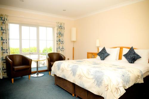 3 twin beds