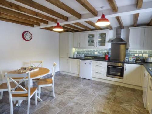 Maerdy Cottage - image 4