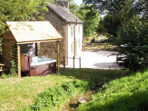 Ploony Cottage - image 2