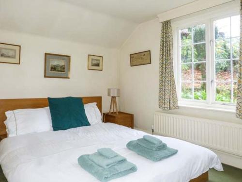 Townhead Cottage - Tap to explore photos