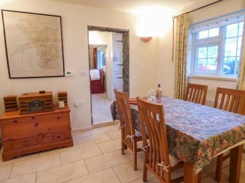 Ty Woods Cottage - main image