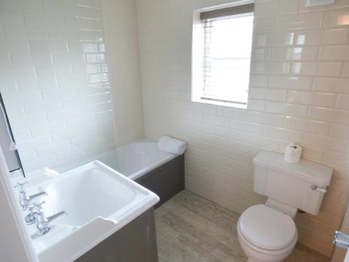 Pebworth Cottage - image 3