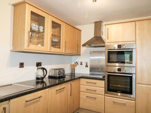 79 Corrour Road - image 3