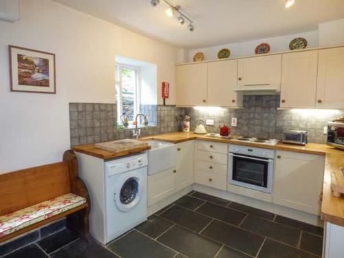 3 Glanrafon - image 10