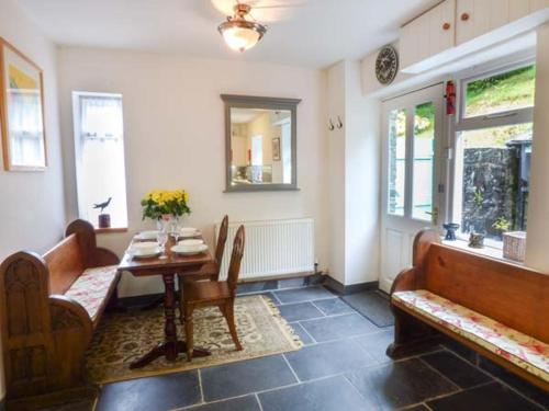 3 Glanrafon - image 3