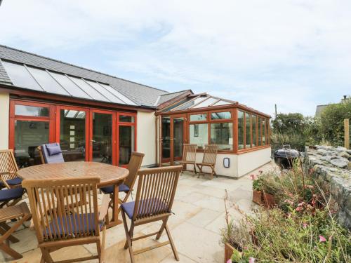 Manaros Cottage - image 2